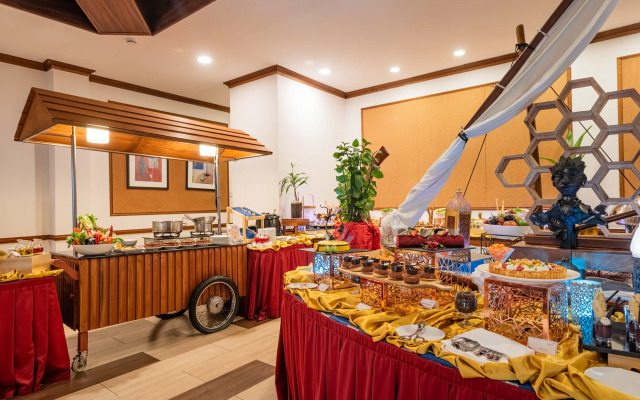 Hulhule Island Hotel