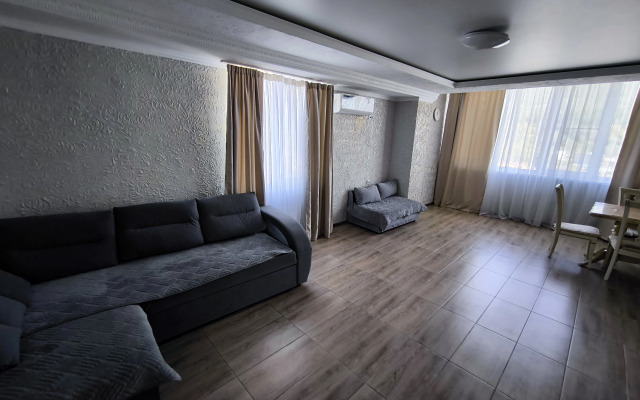 Uyutnaya Kvartira s Panoramnym Vidom Flat