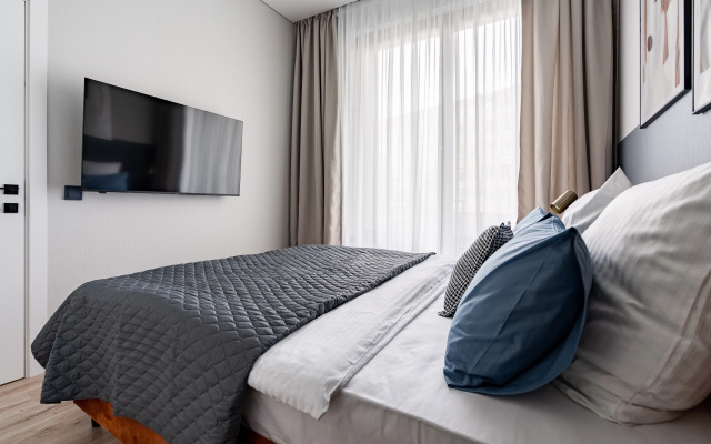 Квартира с Дизайнерским Интерьером с Террасой на Берегу Невы