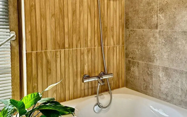 Частный дом DreamVille на Склоне с Чарующим Видом на Лес