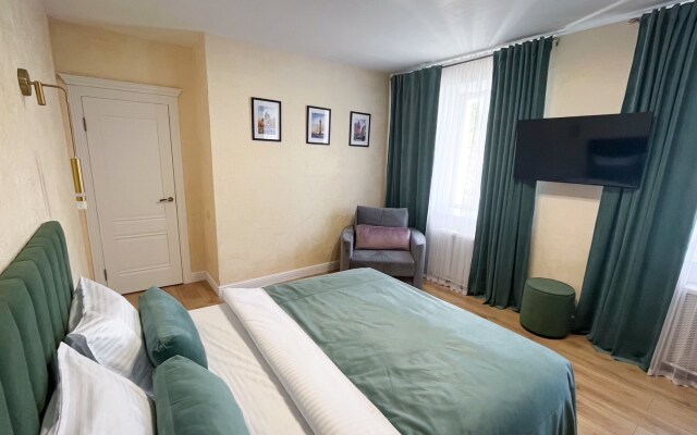 2kh Komnatnaya U Isaakievskogo Sobora Flat