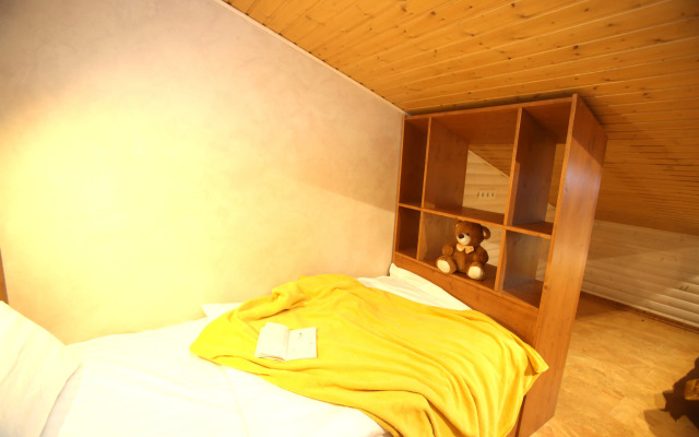 Dvukhurovnevye Nevsky 5 Apartment