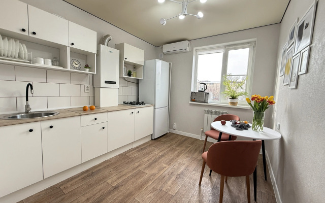 Skandinavskaya ryadom s trassoy M4 i tsentrom goroda Flat