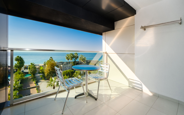 Delfino Boutique Apart-Hotel