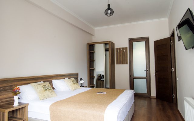 Day Room Art Hotel