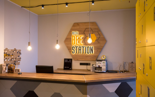 Отель Bee Station