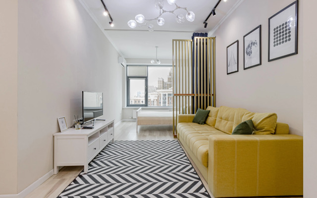 Avenue 5 Apartments