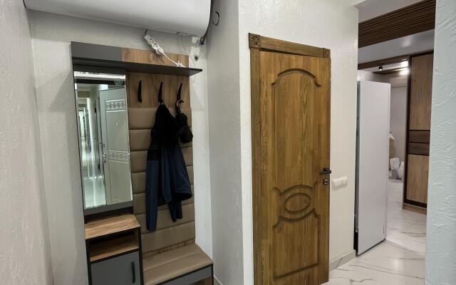 Actor House Apartments