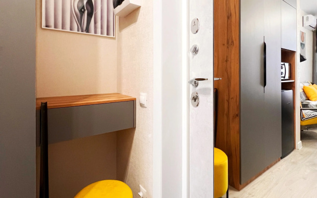 Studiya s Vidom na Gory i Basseyn Apartments