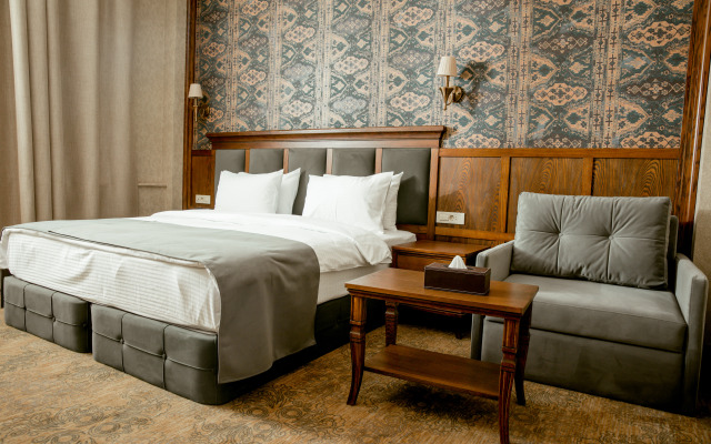 Midway Baku Hotel