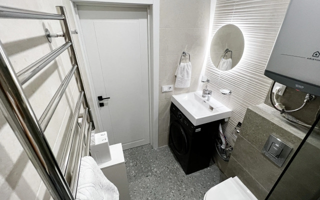 Kaskad na Pervoy Beregovoy Linii Flat