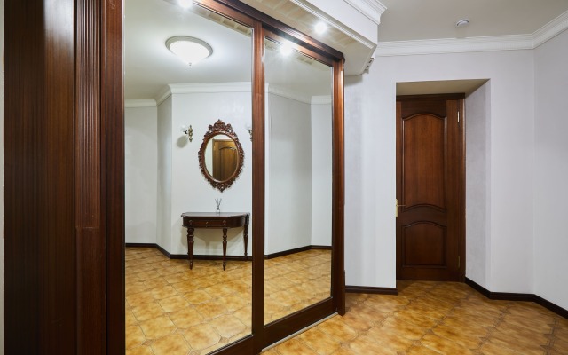 Квартира на 8 человек в Петербургском Стиле