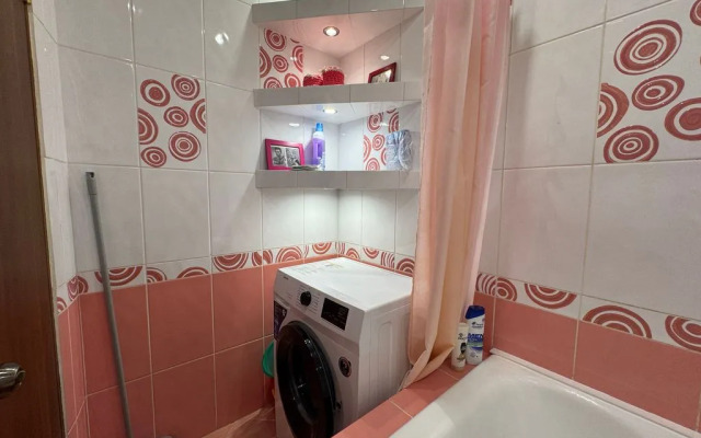 2-Kh Komnatnaya Na Kalandarishvili 40/8 Flat