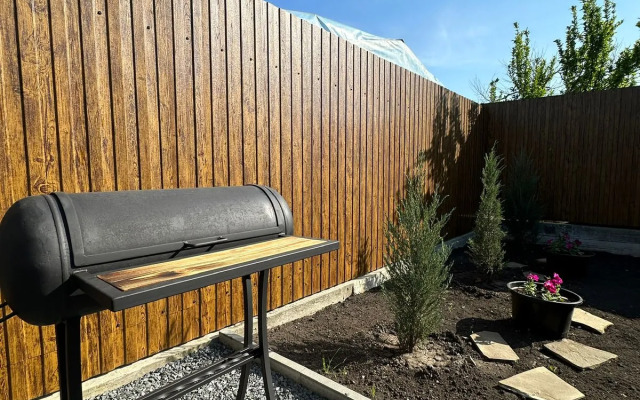 Частный дом в тихом районе города со своей парковкой