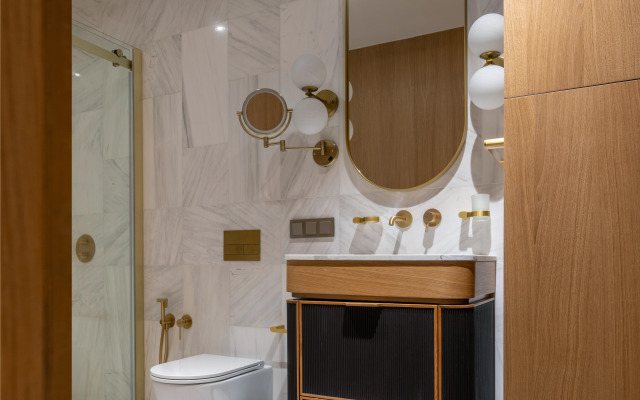 Dvukhmestnyye Marisol Amber s vidom na bassein Apartments