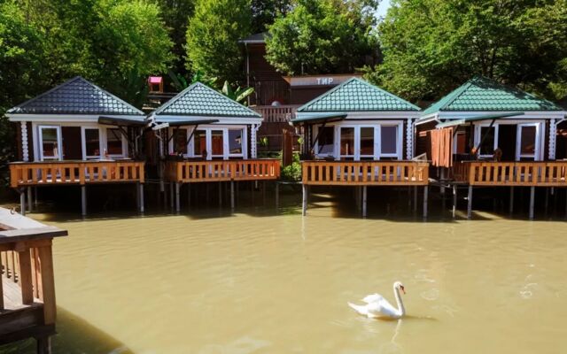 Recreation center Achigvar Lake