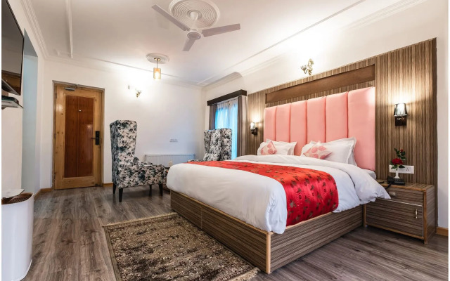 Sangaylay Palace Hotel