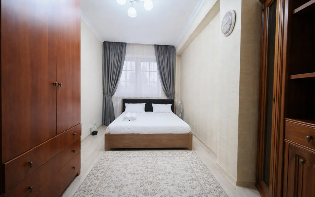 Tsentr Nursaya 3-Kh Komnatnye Apartments