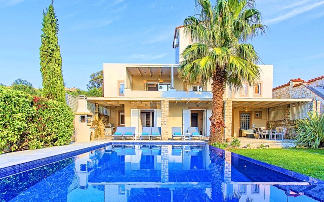 Cretan Mansion heated Pool Villa