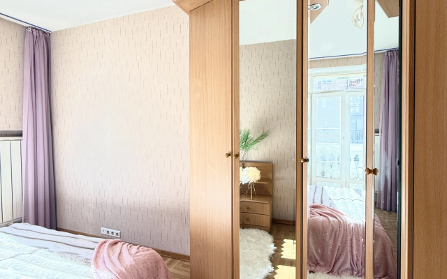 Uyutnaya Dvukhkomnatnaya S Balkonom V Tsentre Goroda Flat