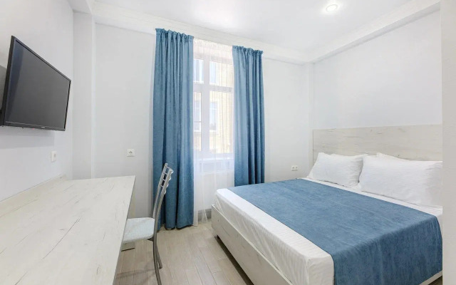 Avis Hotel