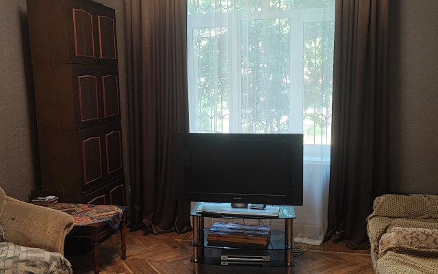 Trekhkomnatnaya v Sukhumi na Beregu Morya Flat