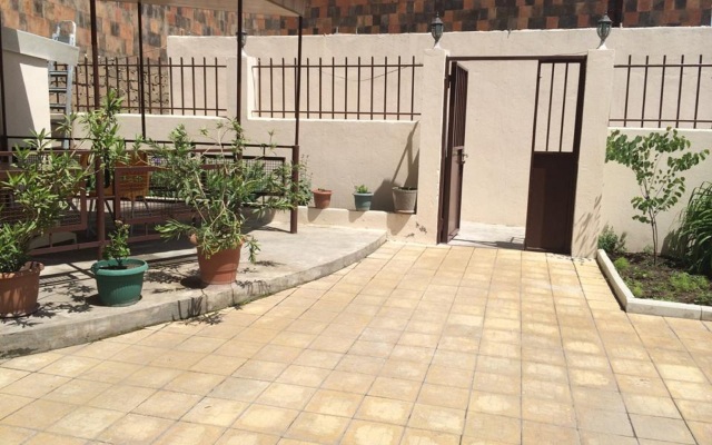 Holiday House Hotel
