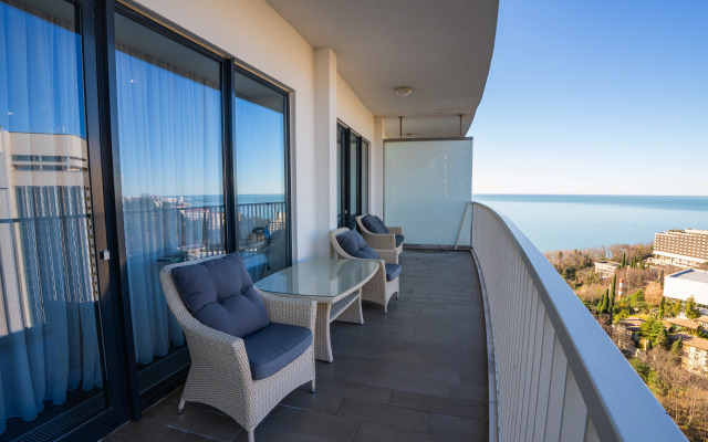 Апартаменты трехкомнатные с видом на море и город