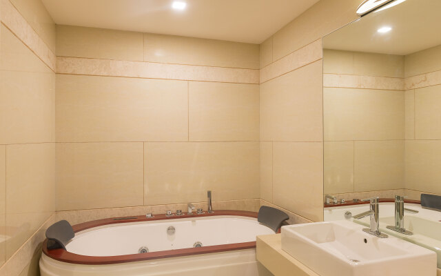 Chenthur Park Hotel