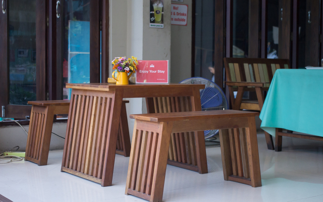 Отель ZEN Rooms Mahachai Khao San