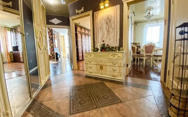 Na Zapototskogo, 12 Flat