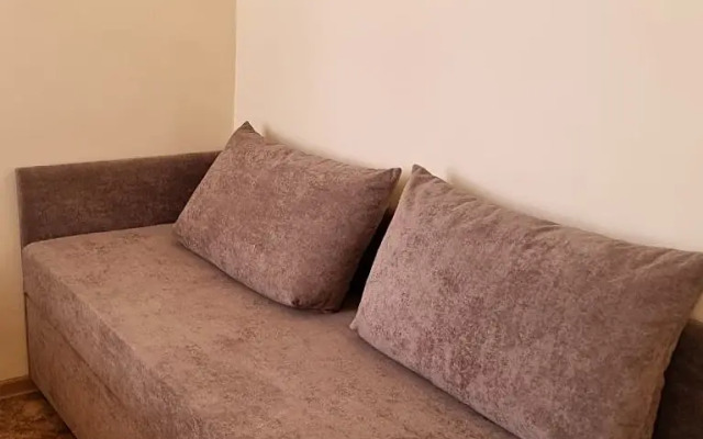 U Kremlya I Zolotoy Naberezhnoy Flat