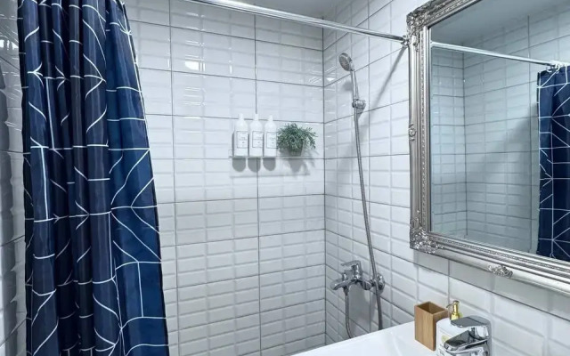 Lucky Room U Kuskovskogo Lesoparka Apartments