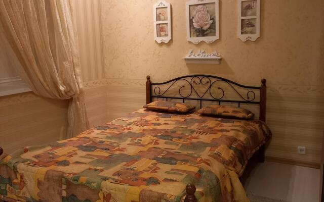 Dom c sadom na Kamyshanovykh Guest house