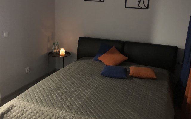 Studiya S Kaminom Na Leventsovke Flat