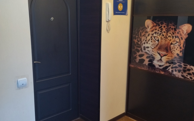 "Welcome Dobro Pozhalovat" Flat