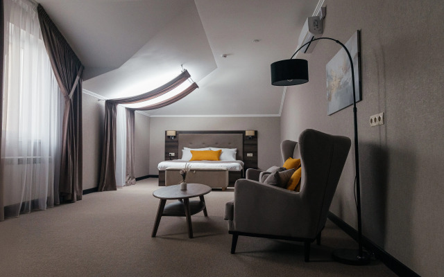 Отель Alex Royal