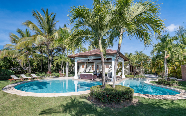 Luxury & Stunning Villa in Cocotal with Pool Villa
