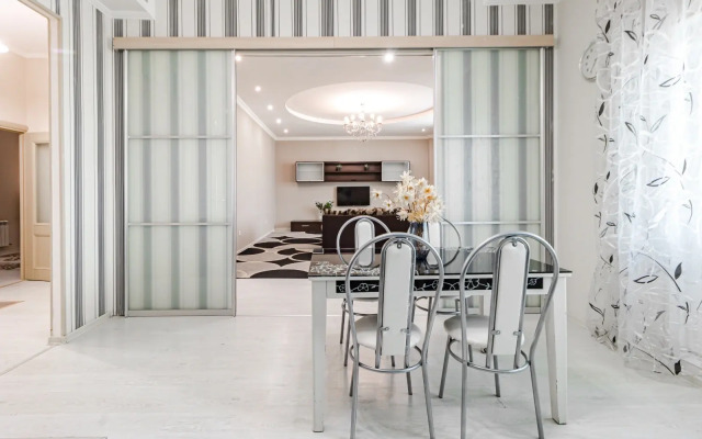 Prostornye V Zolotom Kvadrate Apartments