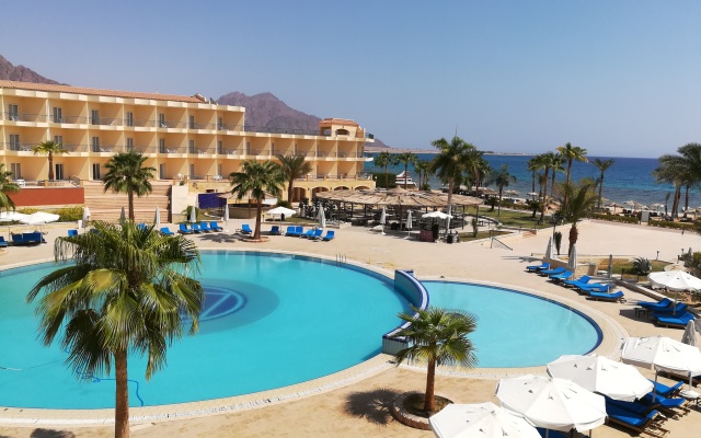 Отель La Playa Beach Resort Taba