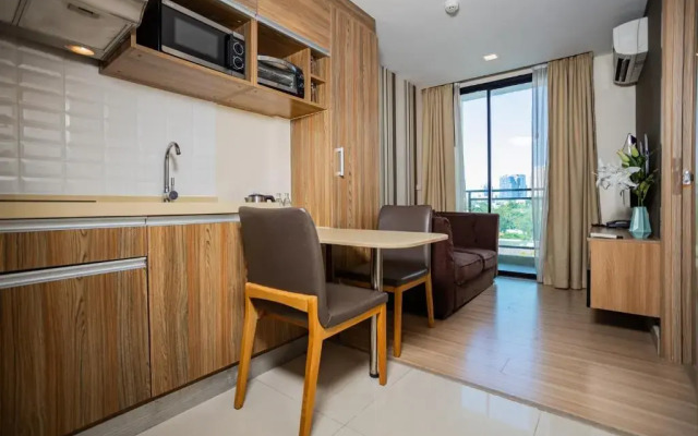 Отель Ramada by Wyndham Bangkok Ten Ekamai Residences