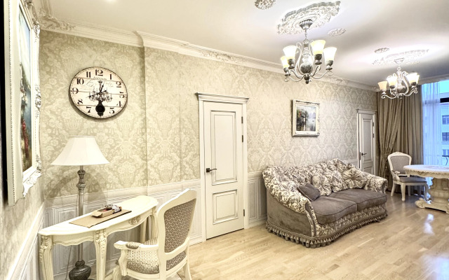 Disaynerskie VIP v Serdtse Stolitsy s Kruglosytochnym Zaseleniem Ulitsa Krasnaya 22 Apartments