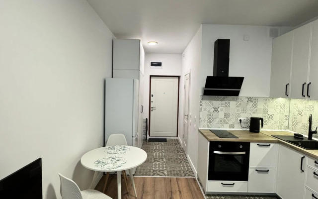 Studiya S Balkonom U Metro Flat