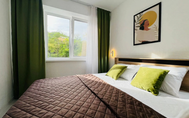 Studiya S Basseynom Apartments
