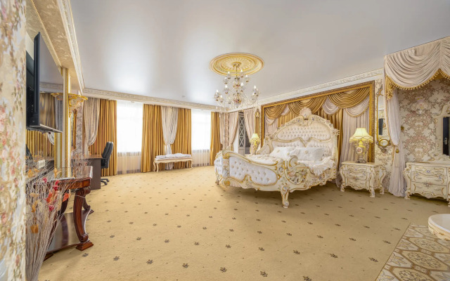 Hotel Monarkh