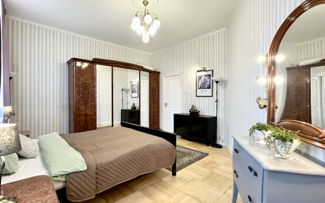 Апартаменты SpbStay с 3 спальнями на Некрасова 1