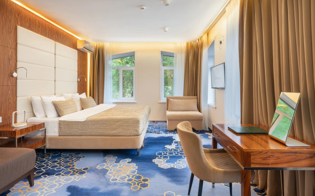 Отель V Hotel&Rooftop Lounge