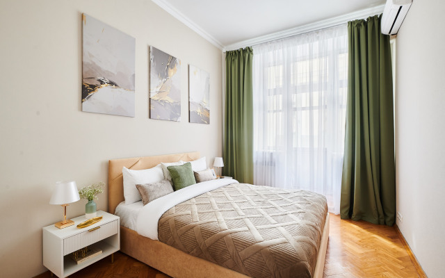GM Trekhkomnatnye Pryamo u Krasnoj Ploshchadii Apartments