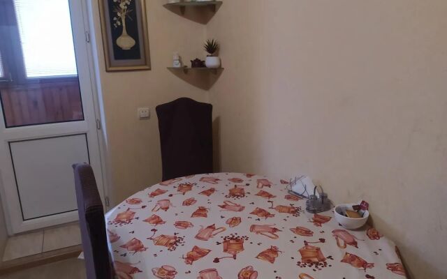 Квартира уютная трехкомнатная  на Демократической 35