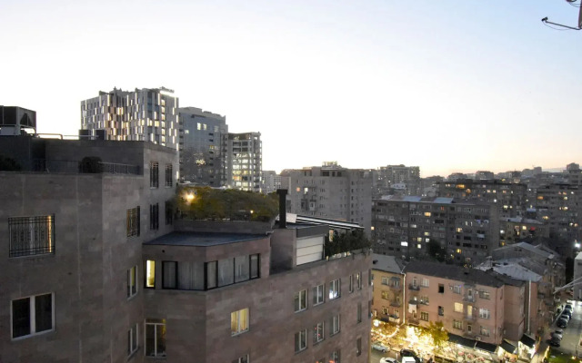 2-K v Novostroyke, Ulitsa In Yerevantsu, Hh399 Flat